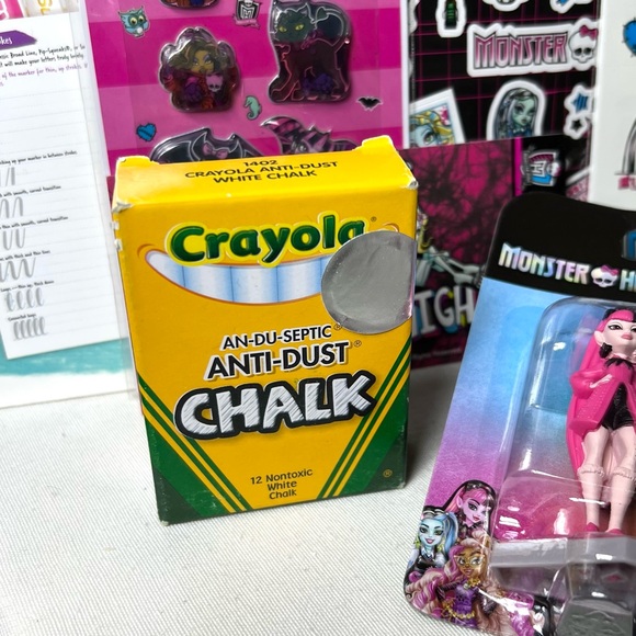 CRAYOLA X MONSTER HIGH GIFT SET - Picture 6 of 16